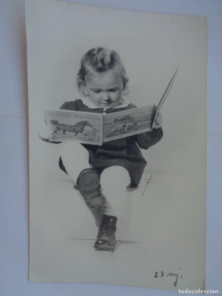 Fotograf&iacute;a antigua: BONITA FOTO DE ESTUDIO DE NI&Ntilde;A LEYENDO UN CUENTO , A&Ntilde;OS 40