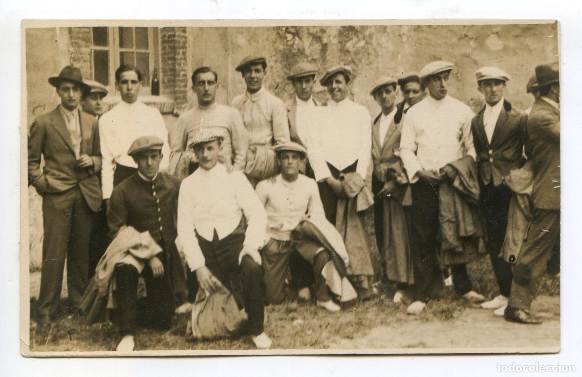 Alte Fotografie: Postal fotogr&aacute;fica, participantes en una capea en tranje campero? Fot&oacute;grafo Mena 1927