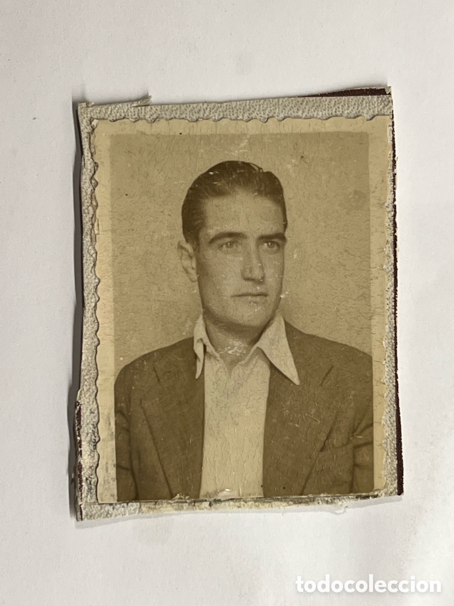 Fotograf&iacute;a antigua: FOTOMATON. Un Se&ntilde;or de Barcelona&hellip; (h.1950?) Medidas: 5 x 7 cm.