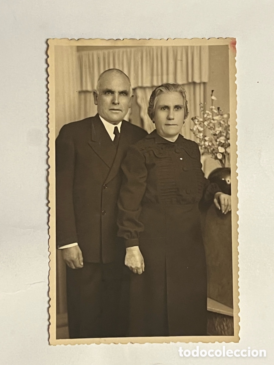 Fotograf&iacute;a antigua: CABA&Ntilde;AL Valencia. Foto Verdes.. Un Matrimonio de los de antes&hellip; (h.1950?) Med&iacute;das: 14 x 9 cm