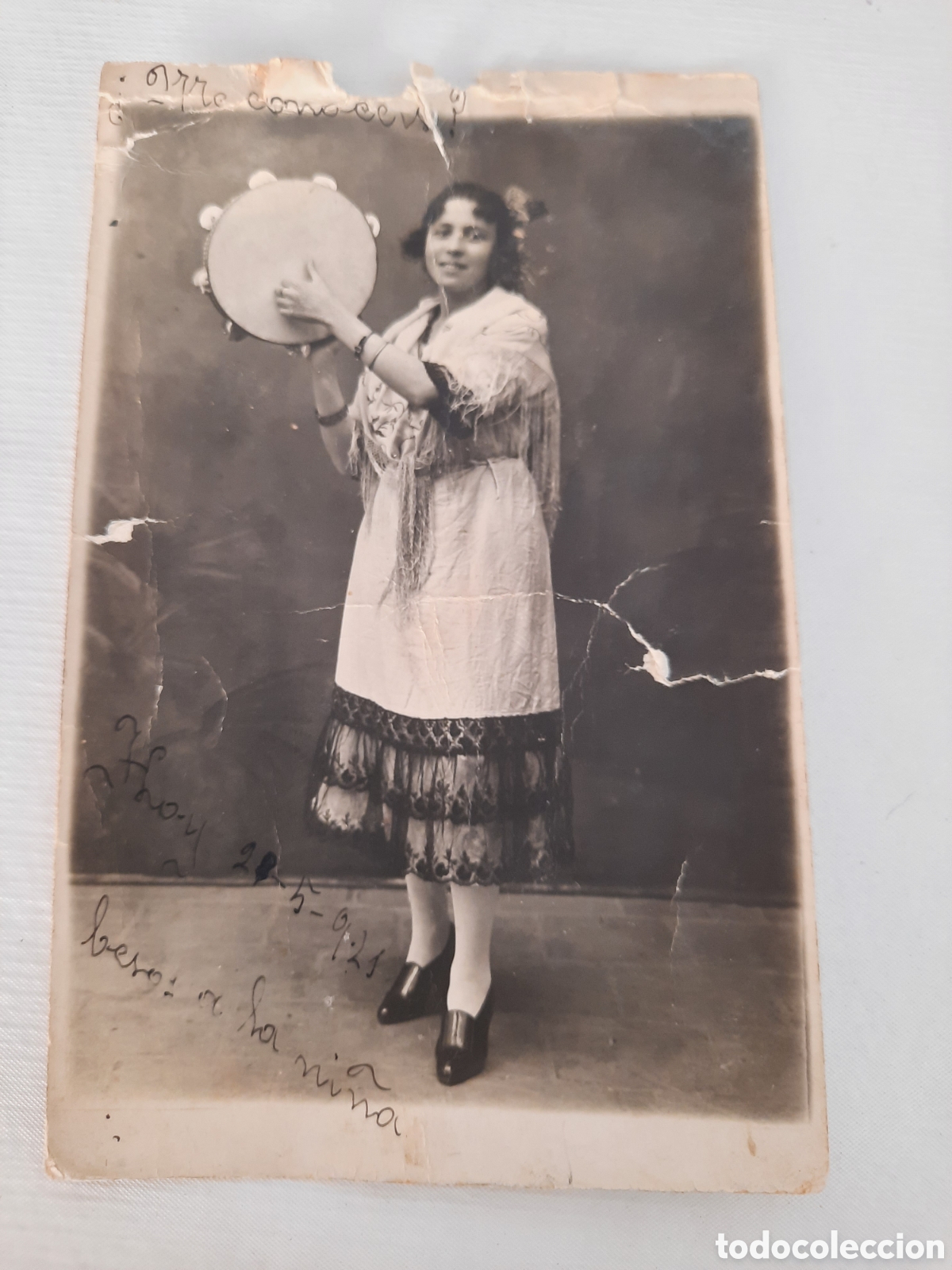 Fotograf&iacute;a antigua: Antigua foto Se&ntilde;orita con pandereta