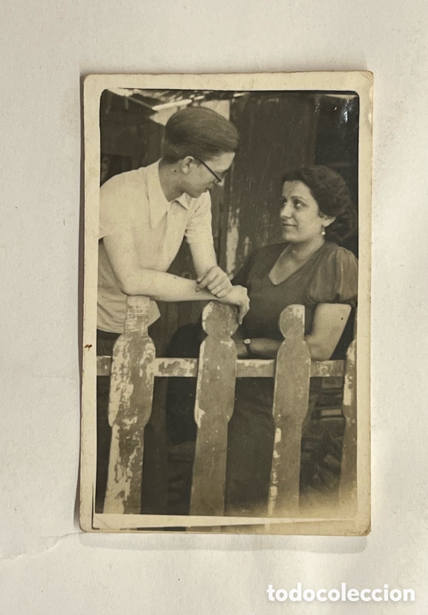 Fotograf&iacute;a antigua: MINUTEROS VALENCIA. Fotograf&iacute;a Enamorados.. Una mirada que delata.. Verano de 1930