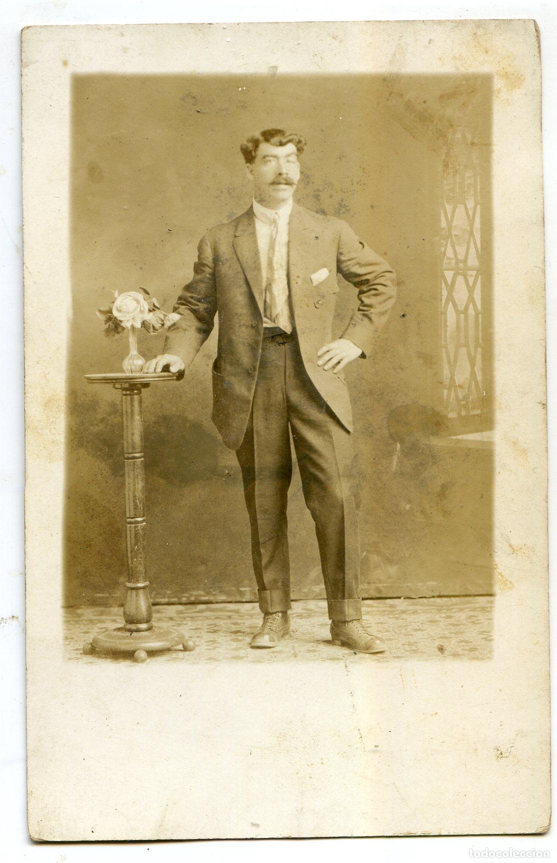 Fotograf&iacute;a antigua: Retrato de emigrante espa&ntilde;ol en Clifton, Arizona, circa 1920, postal fotogr&aacute;fica