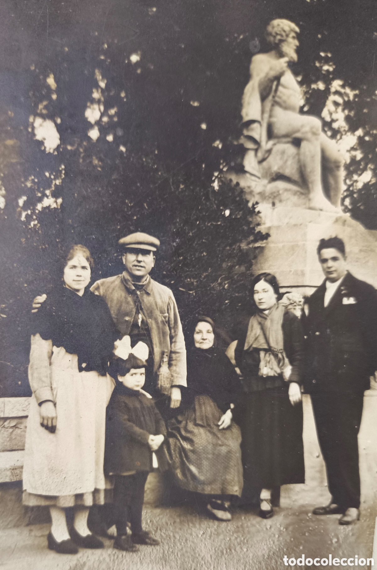 Fotograf&iacute;a antigua: FOTOGRAF&Iacute;A RETRATO GRUPAL FAMILIA PARC MONTJU&Iuml;C POSTAL FOTOGR&Aacute;FICA BARCELONA 1924