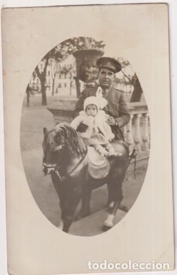 Alte Fotografie: Tarjeta Postal. Militar con ni&ntilde;a. A&ntilde;os 20-30