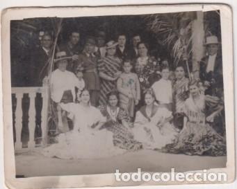 Alte Fotografie: Sevilla. Feria. Fotograf&iacute;a (8,5x7 c.) Al dorso: Feria de Abril de 1940, d&iacute;a 21. &Uacute;ltimo d&iacute;a de la fer