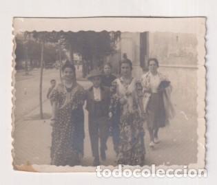 Fotograf&iacute;a antigua: Feria de Abril. Camino de la Feria. Barrio del Fontanal (Sevilla) A&ntilde;os 50. Fotograf&iacute;a (7,5x6 c.)