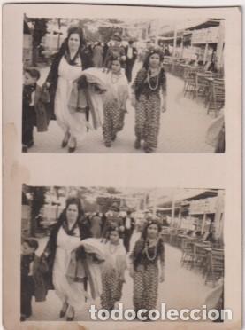 Fotograf&iacute;a antigua: Feria de Abril. Camino de la Feria. Fotograf&iacute;a (9,5x7 c.) A&ntilde;os 40