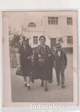 Fotograf&iacute;a antigua: Feria de Abril. Camino de la Feria. Barrio del fontanal (Sevilla) Fotograf&iacute;a (9x7 c)