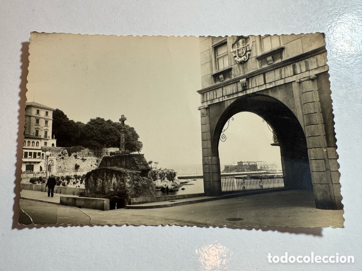 Fotograf&iacute;a antigua: Postal antigua La Coru&ntilde;a. Castillo de San Ant&oacute;n y muralla antigua.