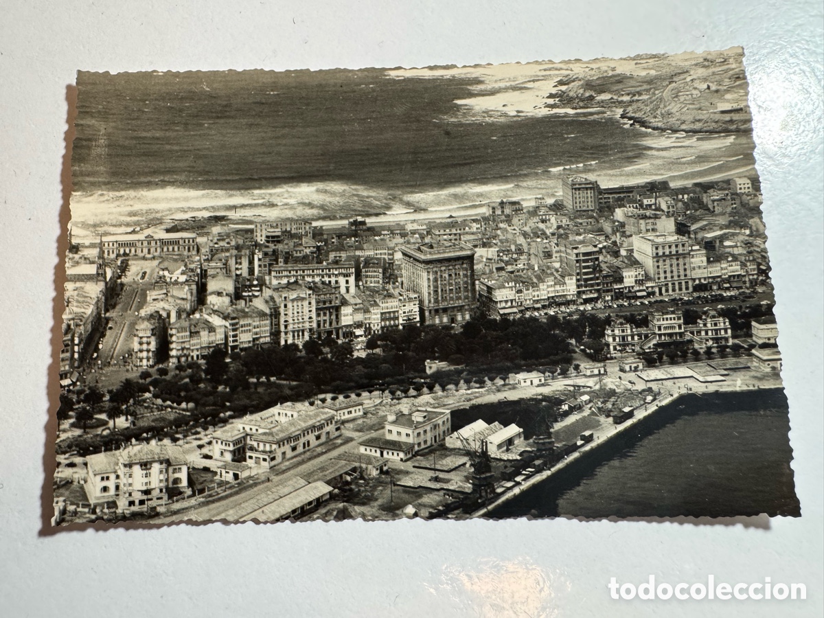 Fotograf&iacute;a antigua: Postal Antigua La Coru&ntilde;a . Vista parcial a&eacute;rea.