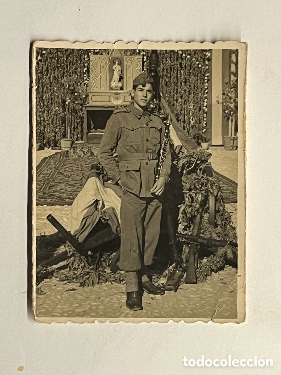 Fotograf&iacute;a antigua: MILITAR ALICANTE. Minuteros en el Cuartel.. ALTAR. Dia de la Patrona de Infanter&iacute;a (a.1947)