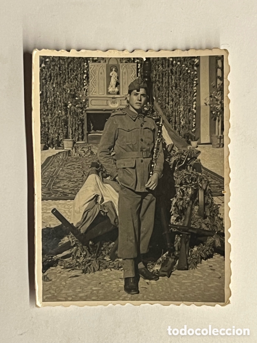 Fotograf&iacute;a antigua: MILITAR ALICANTE. Minuteros en el Cuartel.. ALTAR. Dia de la Patrona de Infanter&iacute;a (a.1947)