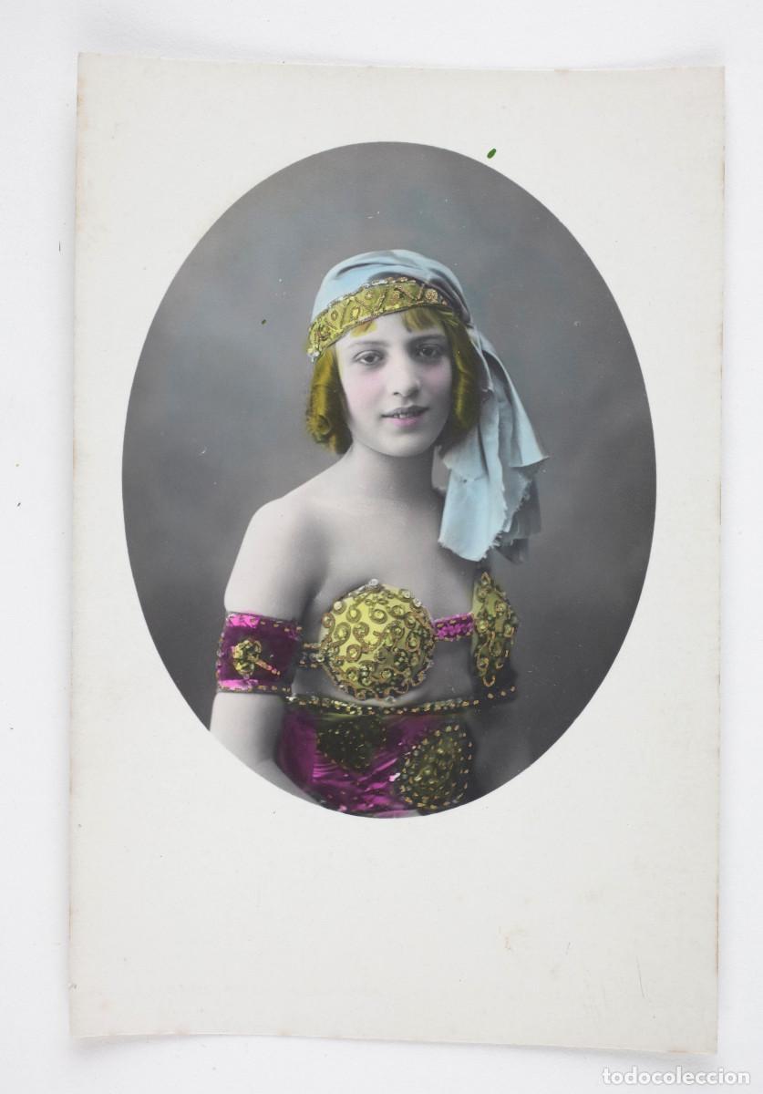 Fotograf&iacute;a antigua: BAILARINA O CANTANTE POR IDENTIFICAR, ILUMINADA A MANO, 1910 APROX.