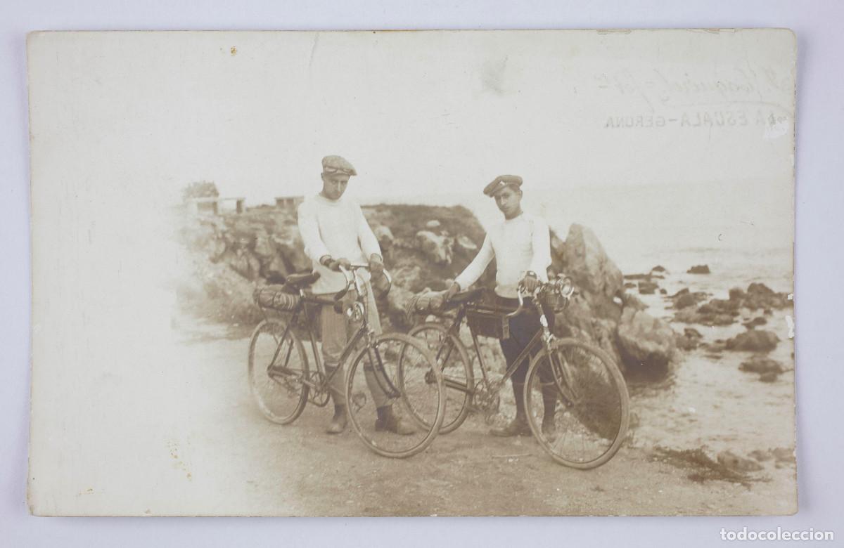 Fotograf&iacute;a antigua: RETRATO DE DOS CICLISTAS, FOTO: ESQUIROL, L'ESCALA.
