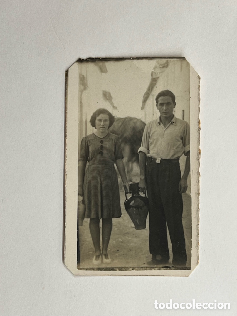 Fotograf&iacute;a antigua: MINUTEROS CASA CORRALES ..? J&oacute;venes con C&aacute;ntaro de regreso de la Fuente.. (h.1945?)