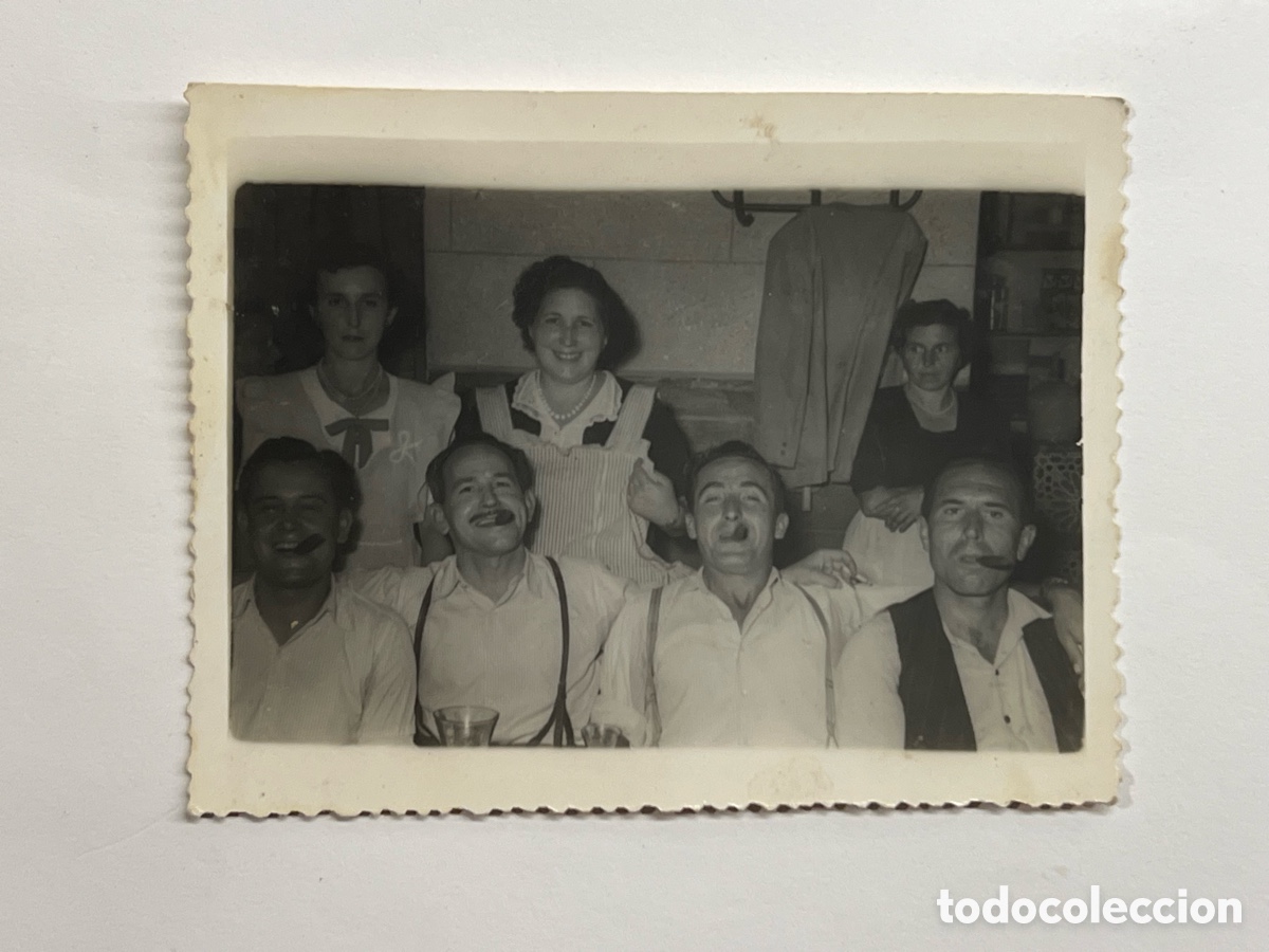 Fotograf&iacute;a antigua: MINUTEROS. ALCIRA, Valencia. Foto M. Lucas.. En el Bar con nuestros amigos y clientes (a.1953)