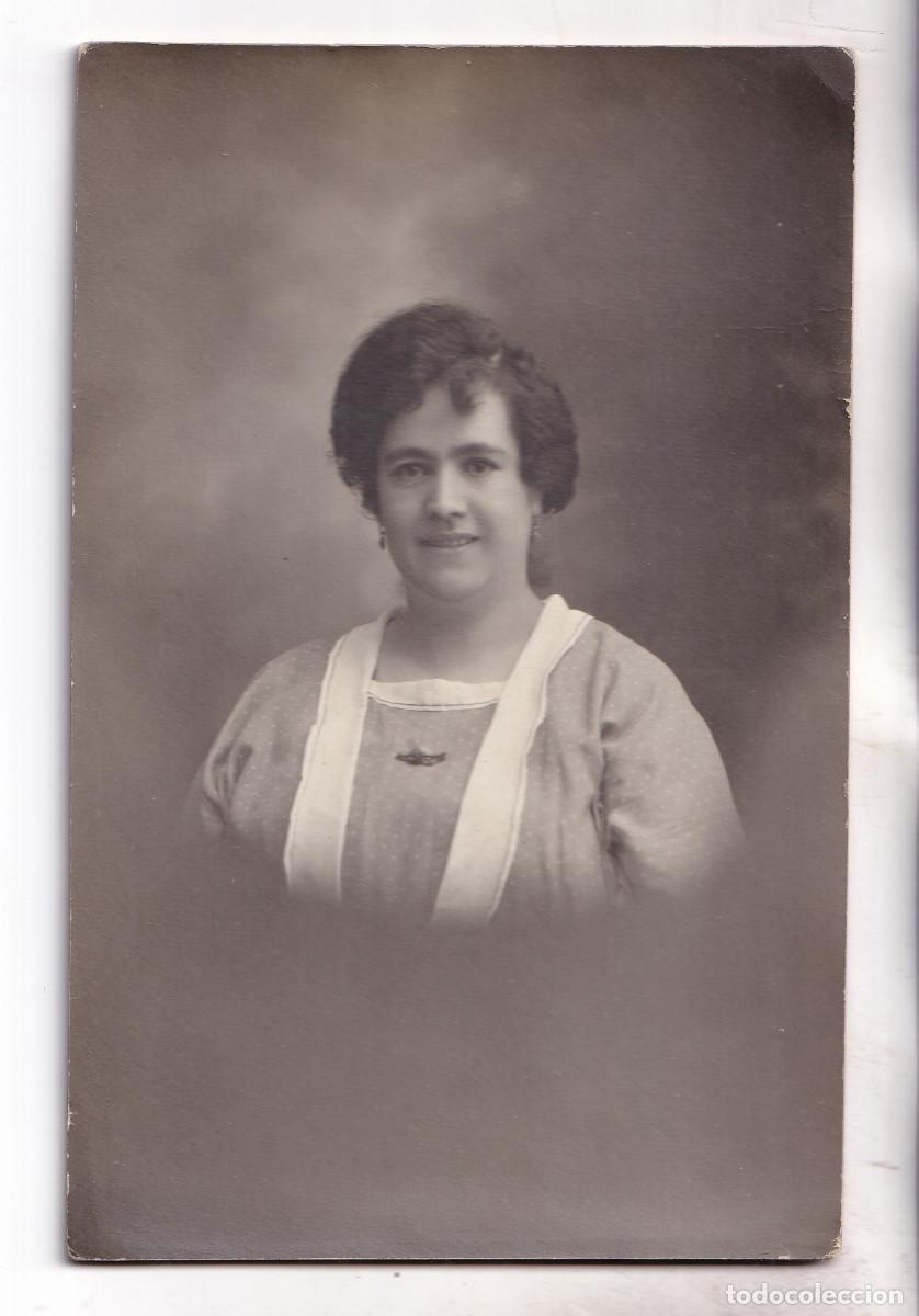 Fotograf&iacute;a antigua: FOTOGRAF&Iacute;A. UNA SE&Ntilde;ORA. FOT&Oacute;GRAFO: JOS&Eacute; TORR&Oacute;N. &Aacute;VILA