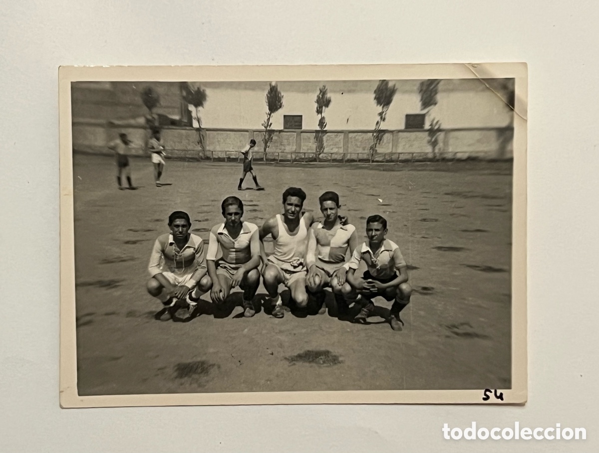 Fotograf&iacute;a antigua: VALENCIA FUTBOL Colegio, Maristas Delantera falsa.. Campo f&uacute;tbol internado la Malvarrosa ?(a.1954)