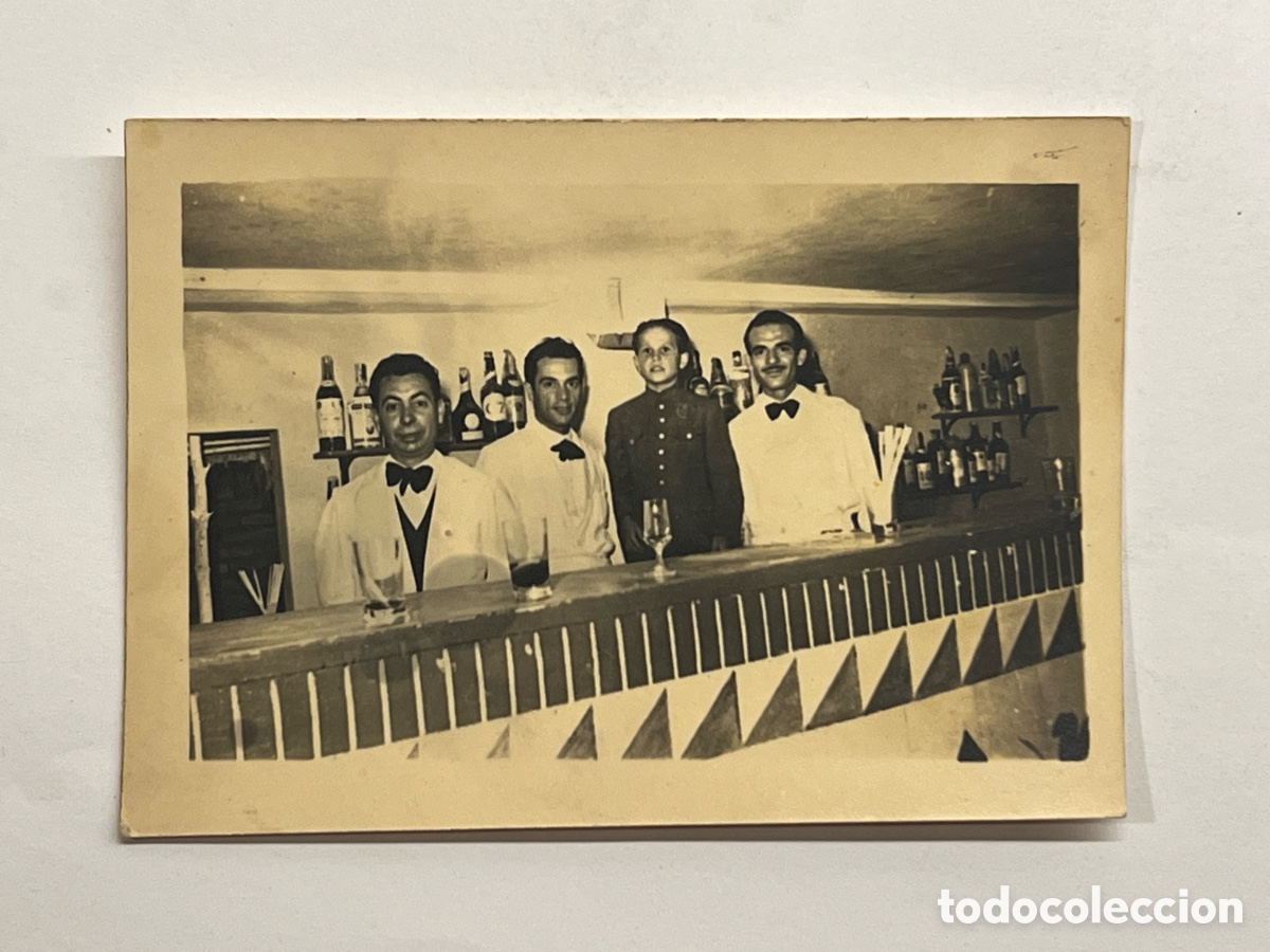 Fotograf&iacute;a antigua: MINUTEROS VALENCIA.. Bares lugares donde conversar y tomar una copa (h.1960?) Med&iacute;das: 9 x 7 cm