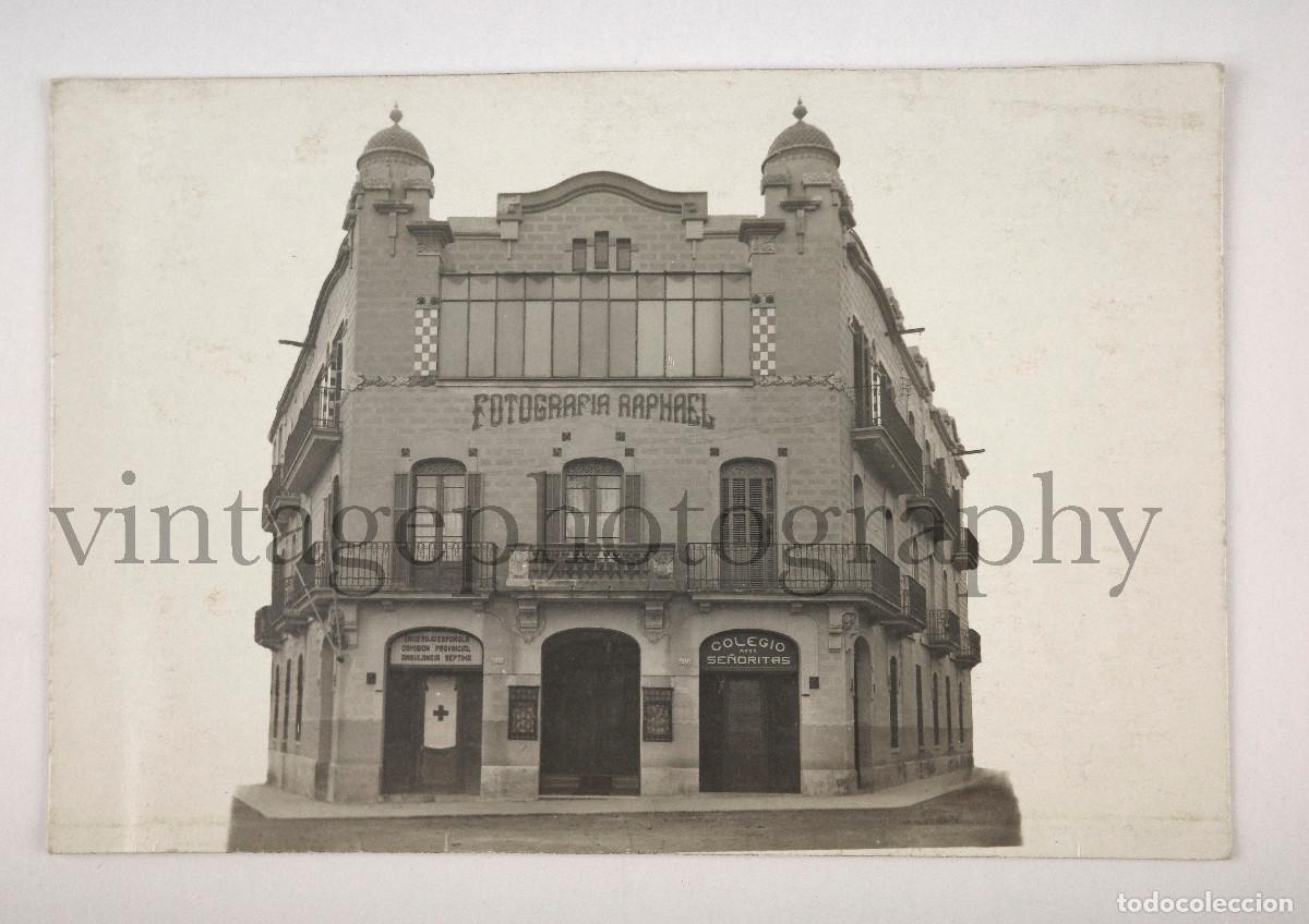 Fotograf&iacute;a antigua: Vista del Estudio fotogr&aacute;fico del fot&oacute;grafo Raphael, c. Arag&oacute;n/Medidiana. Barcelona 1920's.