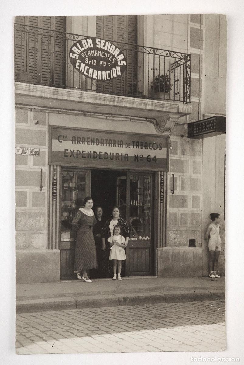 Fotograf&iacute;a antigua: Expeneduria de tabacos, expendeduria num. 64. Barcelona. 1920's.