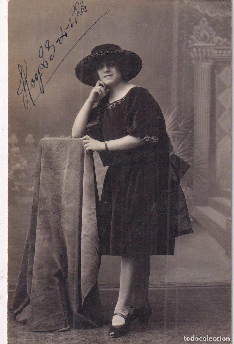 Alte Fotografie: Retrato formato tarjeta postal mujer con sombrero. Yo fot&oacute;grafo. Puerta del Sol. 1922