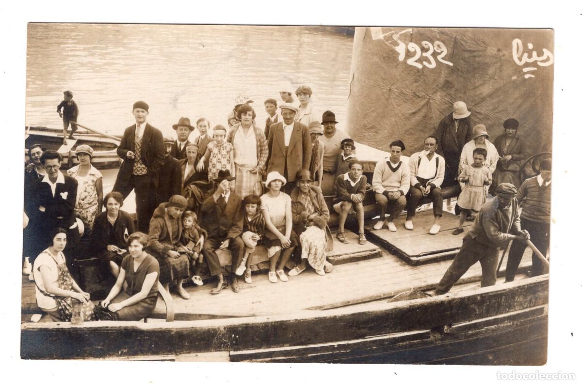 Fotograf&iacute;a antigua: CPA Foto mujeres elegantes, hombres y ni&ntilde;os en barco transbordador en un puerto hacia 1920