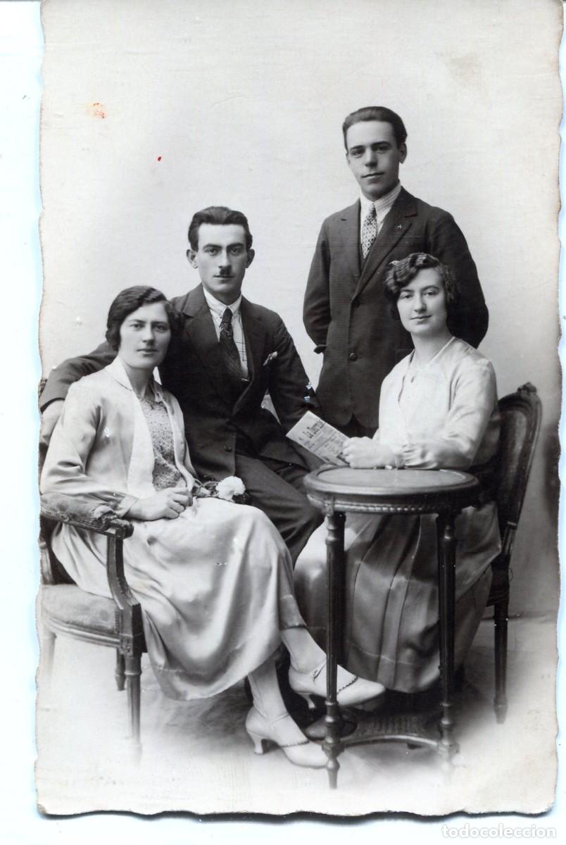 Fotograf&iacute;a antigua: CPA Foto dos mujeres elegantes y dos hombres chic en estudio en Herve