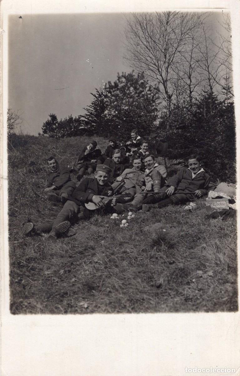Fotograf&iacute;a antigua: CPA Foto chicos elegantes con su profesor en el campo en Alemania 1915