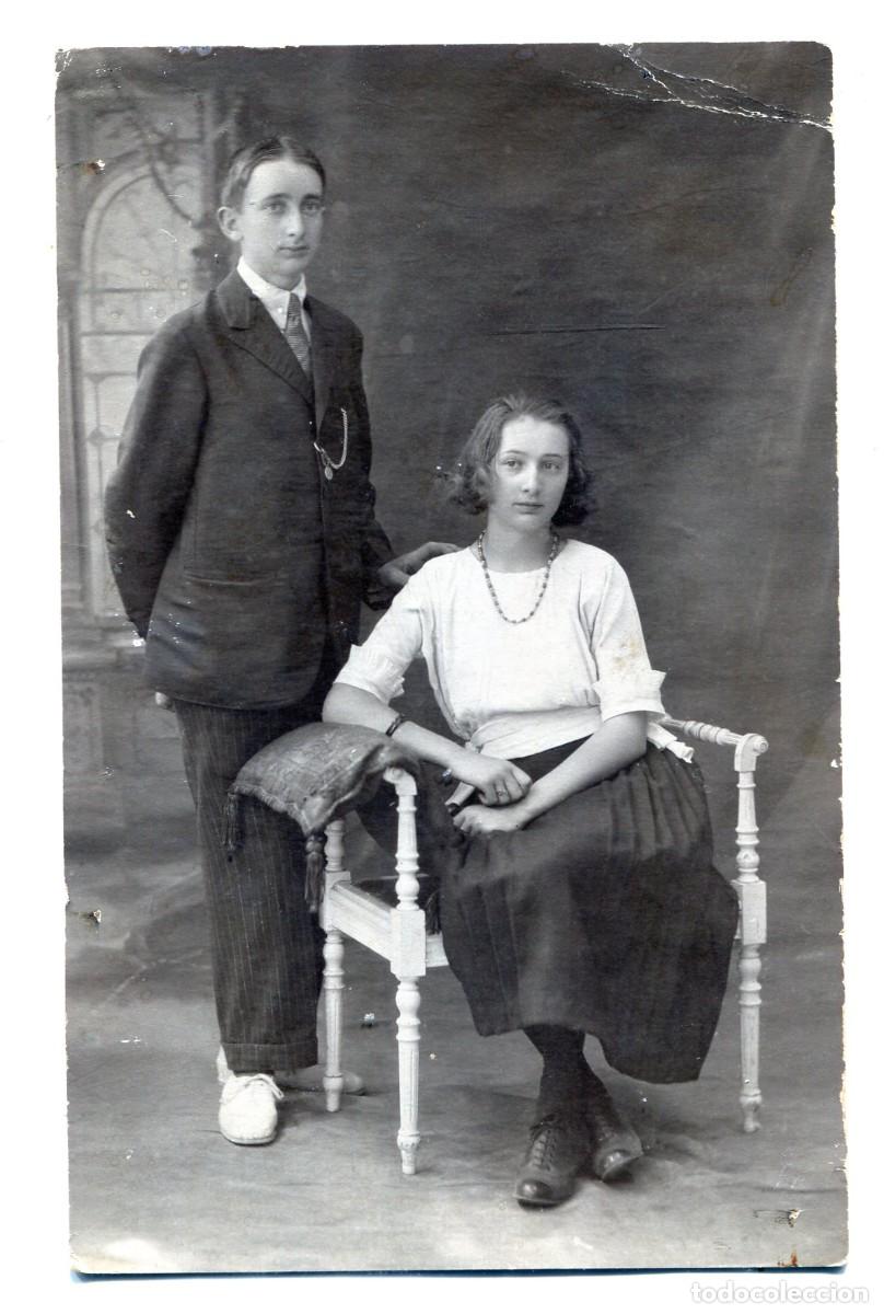Fotograf&iacute;a antigua: CPA Foto chica y chico elegantes en estudio Berck-Plage julio 1921