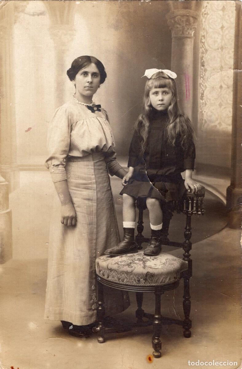 Fotograf&iacute;a antigua: CPA Foto mujer elegante con chica joven posando en estudio Photo Vidal en B&eacute;ziers