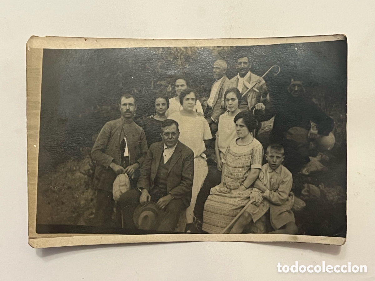 Fotografia antica: VALENCIA. Grupo familiar.. un d&iacute;a de Excursi&oacute;n por la huerta..(h.1920?) Med&iacute;das: 14 x 9 cm