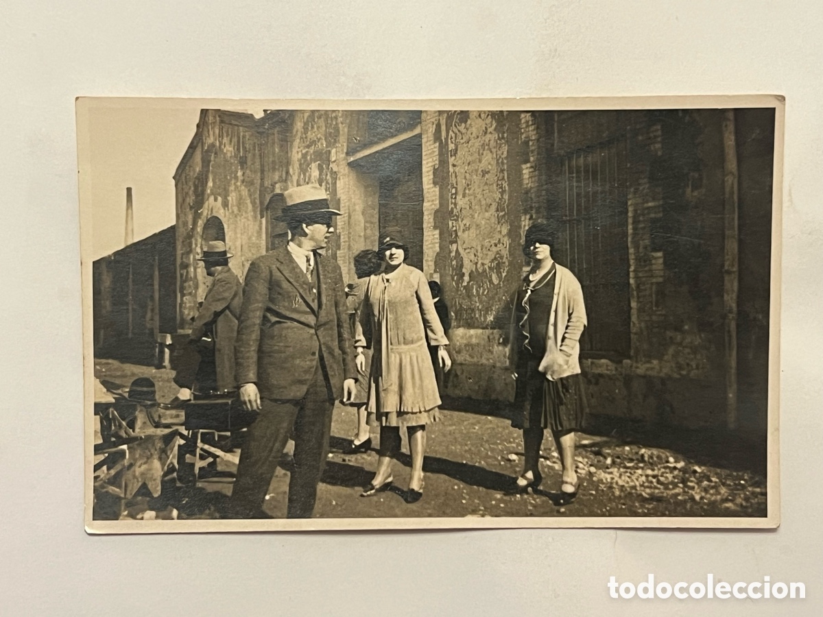Fotograf&iacute;a antigua: GRAO - CABA&Ntilde;AL&hellip; Fotograf&iacute;a antigua.. Visitando los Tinglados del Puerto (h.1920?) Med&iacute;das: 14 x 9