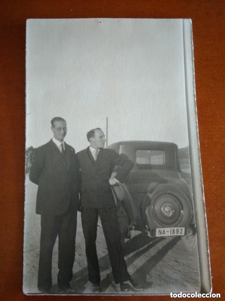 Photographie ancienne: FOTOGRAF&Iacute;A POSTAL CON COCHE DE &Eacute;POCA Y MATR&Iacute;CULA DE NAVARRA