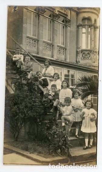 Antique Photography: LUANCO. ASTURIAS. CASA MORI. NI&Ntilde;OS EN LA ESCALERA. H. 1925