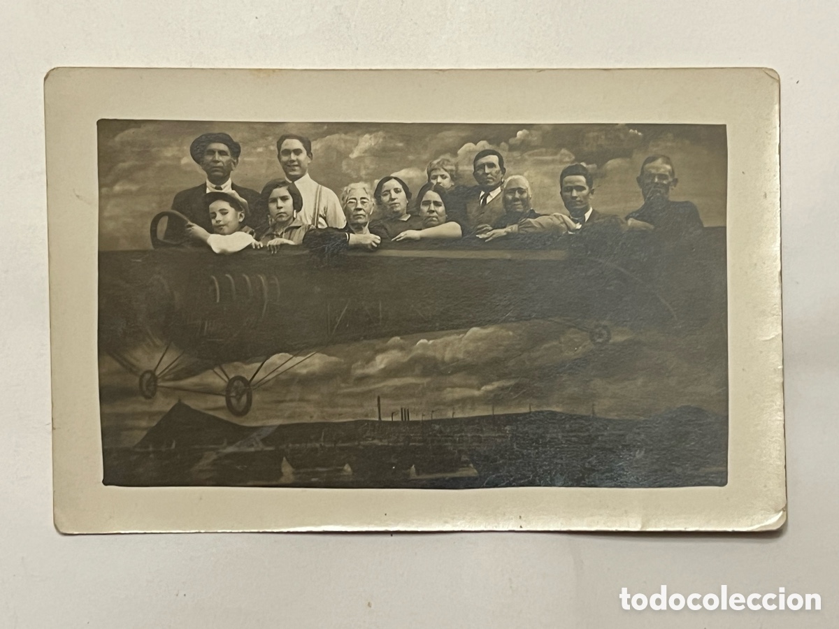 Fotografia antiga: MINUTEROS BARCELONA.. Avioneta. Fotograf&iacute;a sobrevolando la ciudad con la familia (h.1930?)