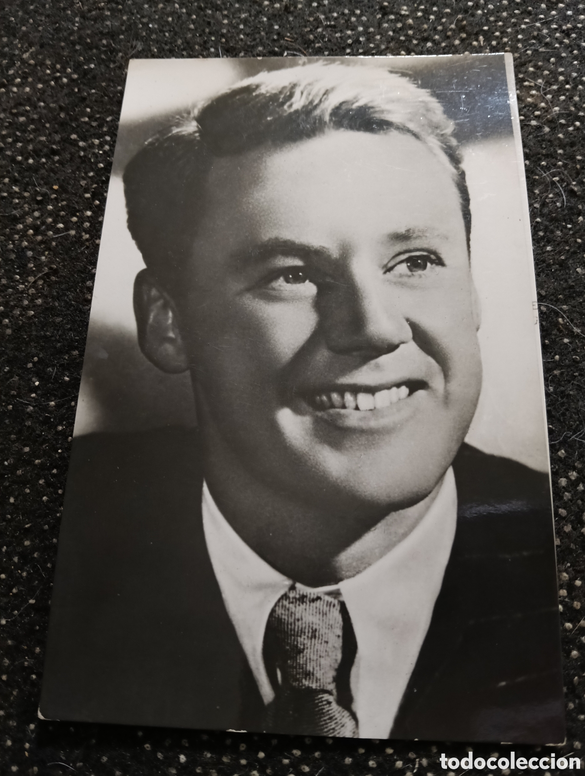 Fotografia antiga: Postal fotograf&iacute;a del actor Van Johnson , gal&aacute;n inolvidable de los a&ntilde;os 40, escrita.