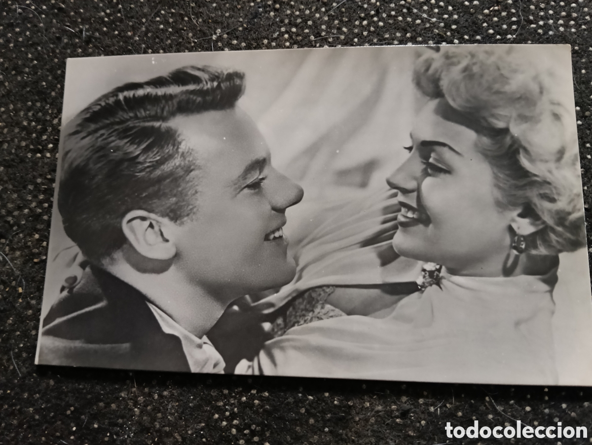 Fotografia antica: Postal fotograf&iacute;a de Van Johnson y Lana Turner en la escena de una pel&iacute;cula. A&ntilde;os 40-50