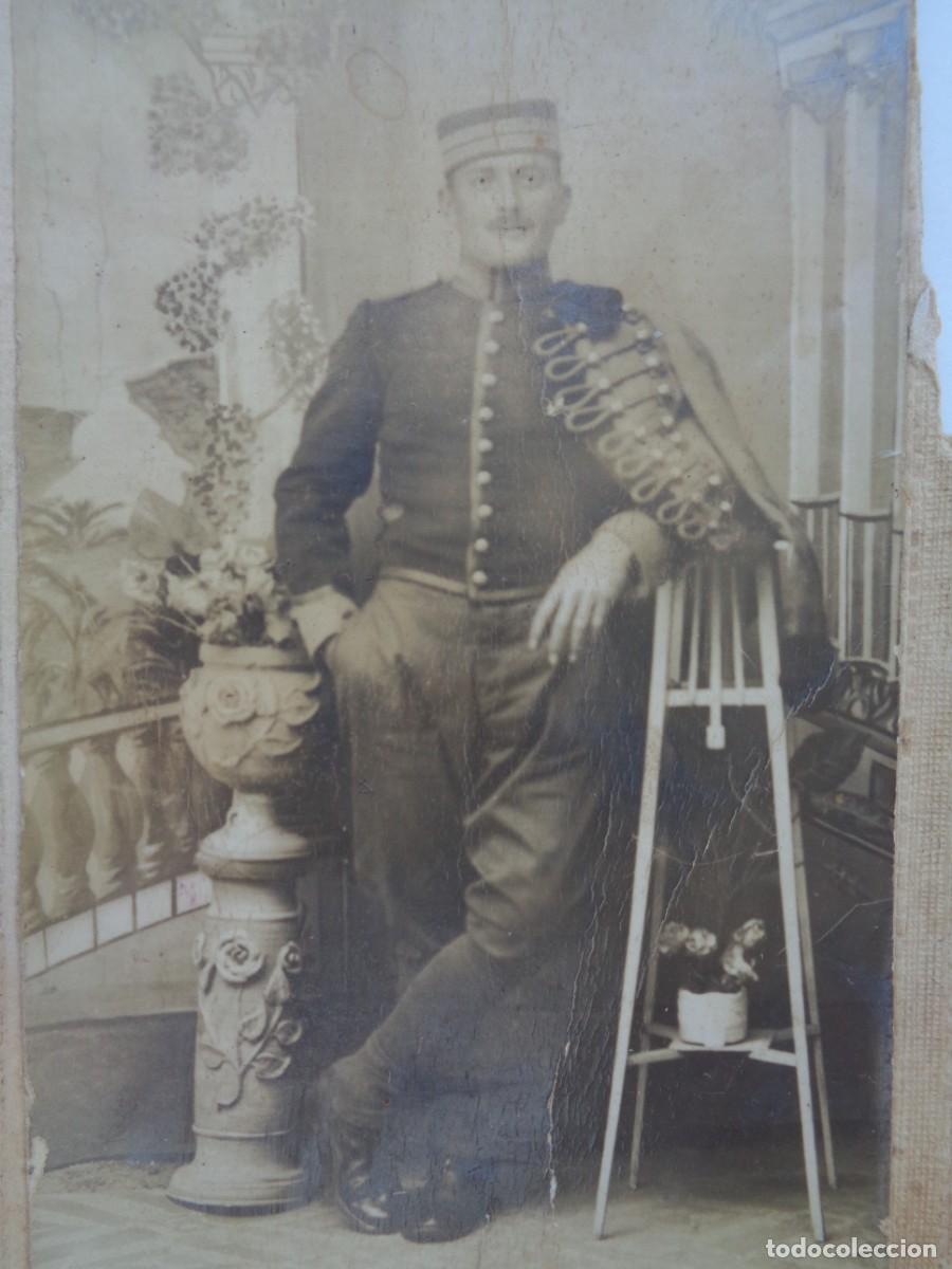 Fotograf&iacute;a antigua: FOTO DE ESTUDIO DE MILITAR DE CABALLERIA , HUSAR DE PAVIA . CON DOLMAN DE GALA Y GORRO PANADERO
