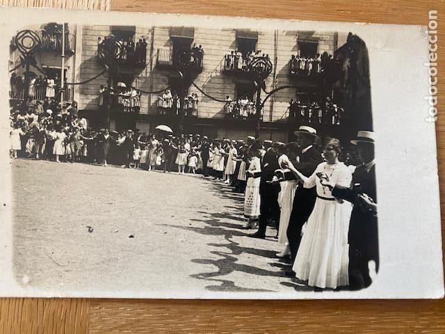 Fotograf&iacute;a antigua: Olot. Girona. Sardana Festa Major ?.