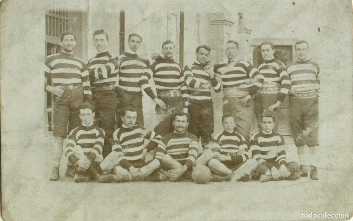 Fotograf&iacute;a antigua: EQUIPO DE F&Uacute;TBOL. CIRCULADA EN 1909. FOTOGR&Aacute;FICA.