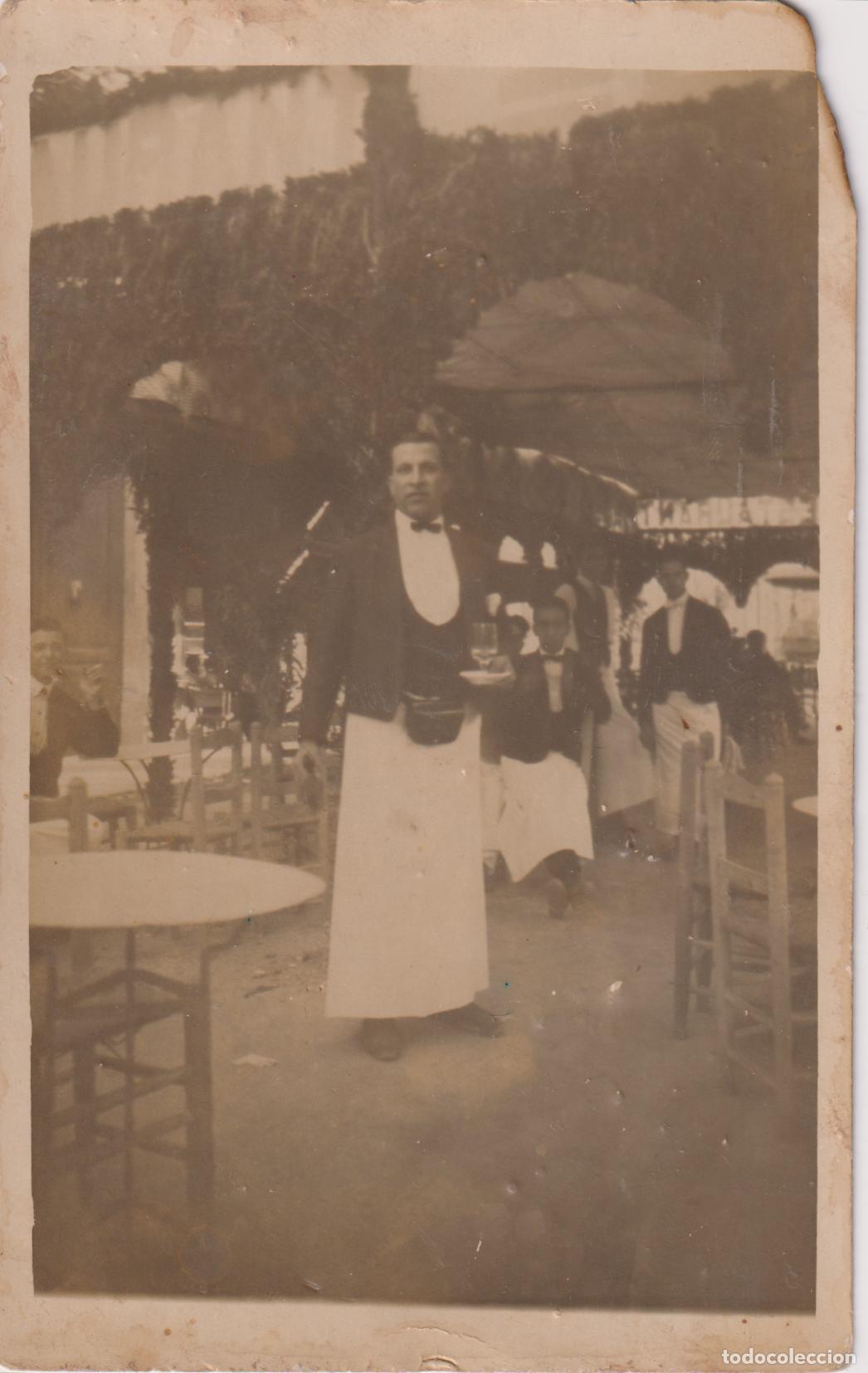 Fotograf&iacute;a antigua: TARJETA POSTAL FOTOGRAFICA PRINCIPIOS SIGLO XX &ndash; CAMARERO CON ATUENDO T&Iacute;PICO DE LA EPOCA