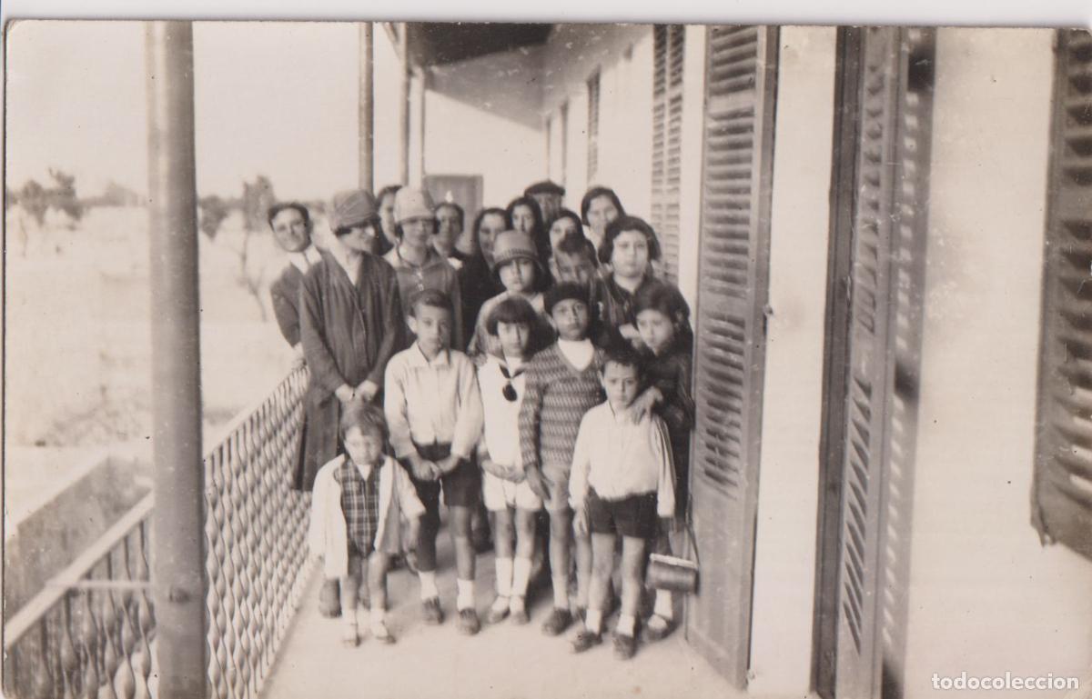 Fotograf&iacute;a antigua: ANTIGUA FOTOGRAFIA TARJETA POSTAL GRUPO DE NI&Ntilde;OS Y ADULTOS POSANDO - A&Ntilde;OS 20-30