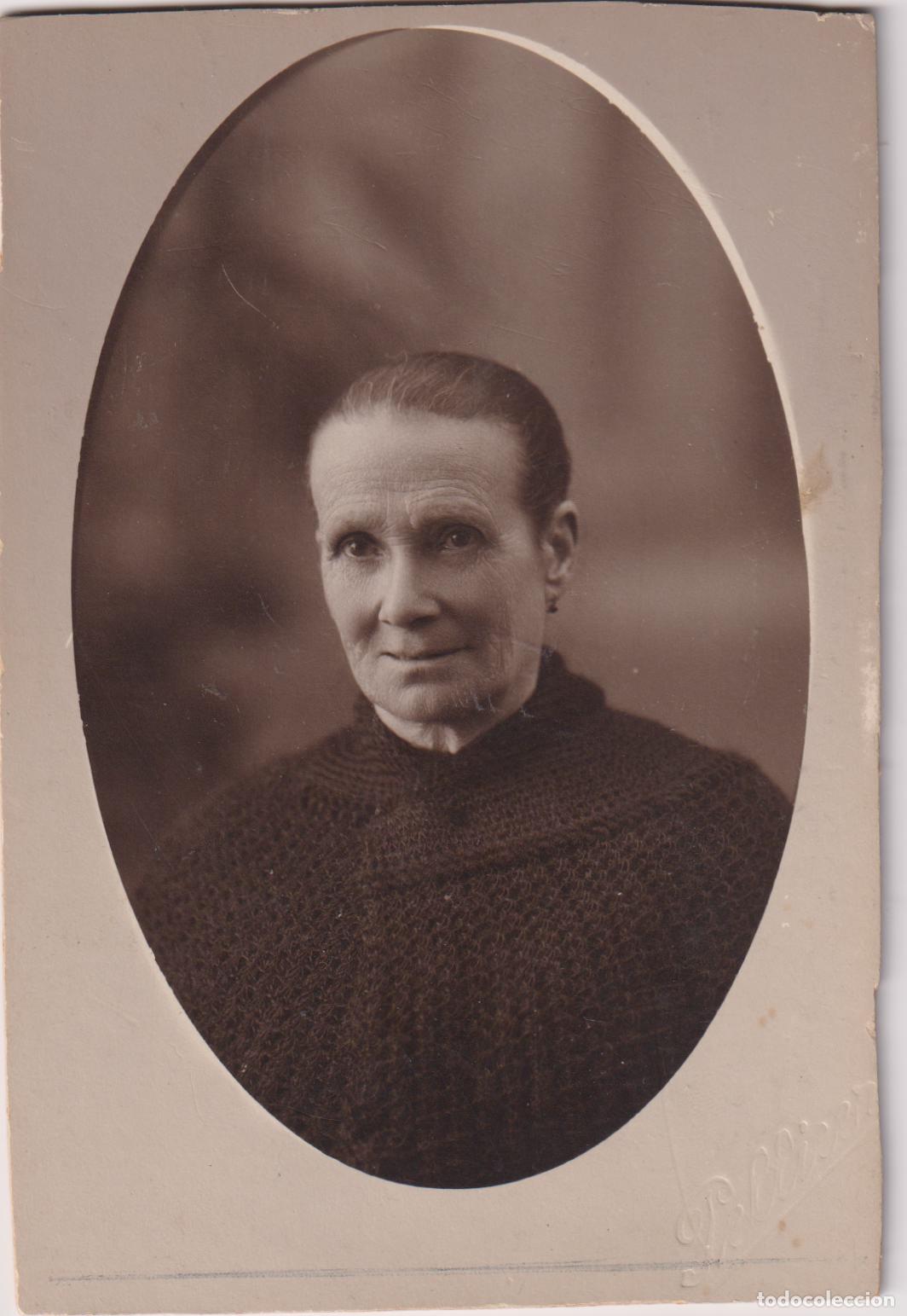 Fotograf&iacute;a antigua: ANTIGUA FOTOGRAFIA OVALADA - MUJER POSANDO - MODERN STUDI PELLICER - BARCELONA