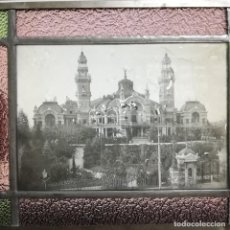 Fotografía antigua: FOTOGRAFIA DE CRISTAL DEL TONHALLE, ZURICH, ORQUESTA, OPERA, CON MARCO TIPO VIDRIERA EMPLOMADA, MIDE. Lote 191582635