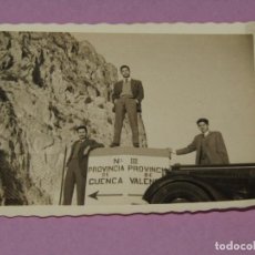 Fotografía antigua: ANTIGUA FOTOGRAFÍA EN EL LÍMITE DE VALENCIA Y CUENCA NACIONAL III PUERTO DE CONTRERAS - AÑO 1951