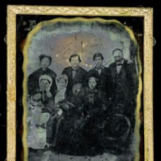 Fotografía antigua: 1870CA - ANTIGUO DAGUERROTIPO O AMBROTIPO - FOTO FAMILIAR - EN MARCO DE LATON DECORADO