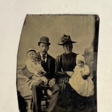 Fotografía antigua: FERROTIPO FOTOGRAFIA ANTIGUA.. FAMÍLIA INGLESA .. ÁNIMO (H.1850?)