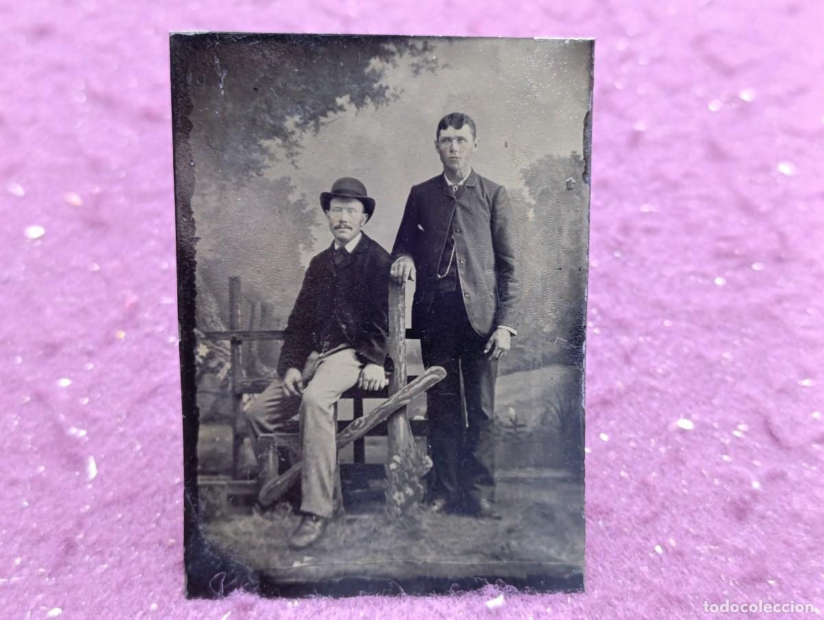 Fotograf&iacute;a antigua: S. XIX, Antiguo Ferrotipo, dos se&ntilde;ores posando